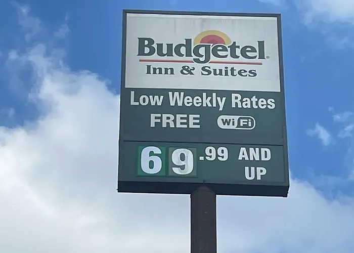 Budgetel Inn And Suites - Louisville