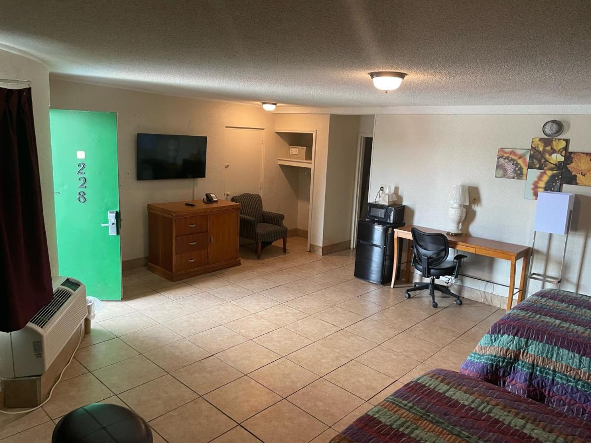 Budgetel And - Motel Louisville