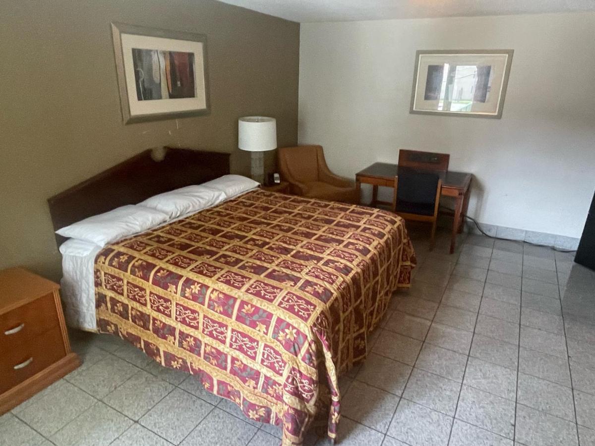 Budgetel And - Motel Louisville
